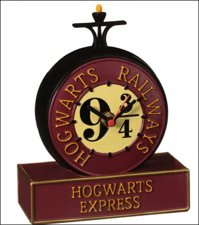 À quelle heure déjeunes-tu à la cantine ?