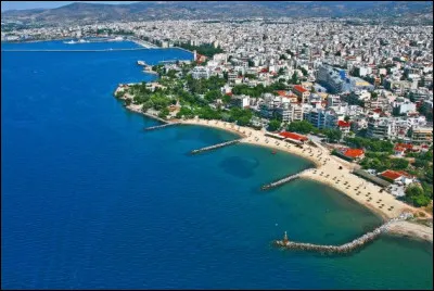 Dans quel pays ville de Volos, 85 000 habitants, se trouve-t-elle ?