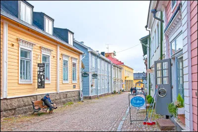 Dans quel pays la ville de Porvoo, 50 000 habitants, se trouve-t-elle ?