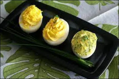 Entrée n°4 : Voici une assiette d'ufs mimosa.
Avec quoi sont remplies ses ufs ?