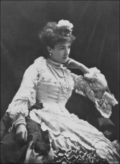 Sarah Bernhardt a joué dans la pièce "Hamlet" de Shakespeare.