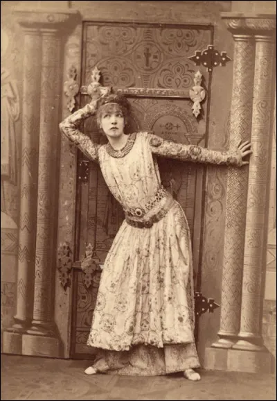 Sarah Bernhardt a-t-elle créé sa propre compagnie de comédiens ?