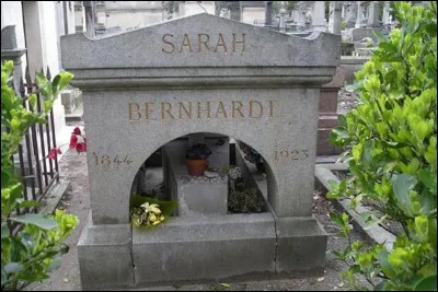 À quel âge est décédée Sarah Bernhardt ?