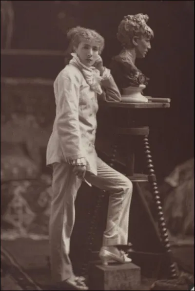 Sarah Bernhardt a collaboré avec Oscar Wilde.