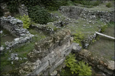 Quelle a été la première création de Jean Racine ?