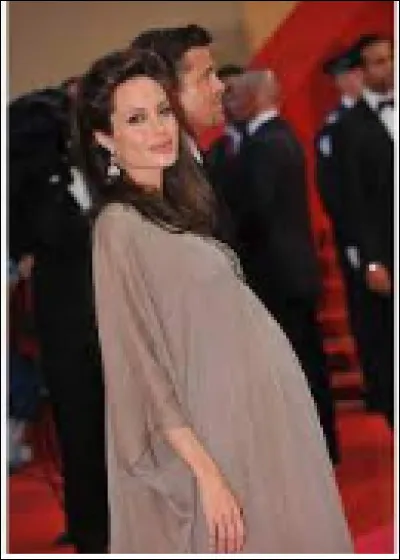 Ton ami t'apprend que ta star préférée est enceinte. Que fais-tu ?