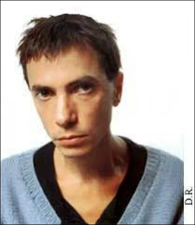 Sous quel nom Alex Dupont est-il connu ?