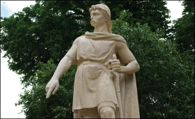 Rollo ou Rollon, chef viking, est devenu jarl des Normands de la Seine et comte de Rouen (à l'origine du duché de Normandie) en ...