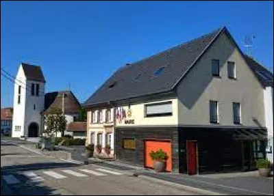 Village en Alsace bossue, dans l'arrondissement de Saverne, Gungwiller se situe dans le département ...