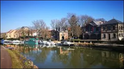 Je vous emmène à la frontière allemande, à la découverte de Sarreguemines. Ville lorraine de tradition faïencière, à la confluence de la Sarre et de la Blies, elle se situe dans le département ...