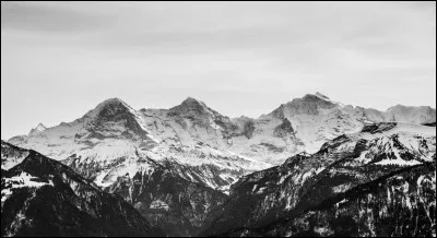 Du haut de cette montagne, les explorateurs ont pu profiter dun merveilleux pan