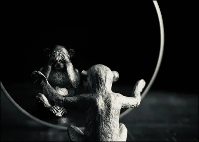 Le pan est un étrange spectacle silencieux où l'artiste s'exprime par des gestes et des mimiques.