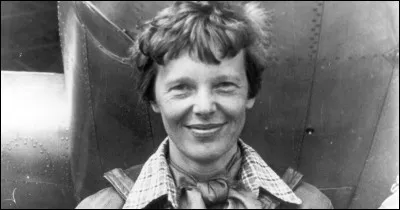 Amélia Earhart a été portée disparue dans l'océan Pacifique le 2 juillet :