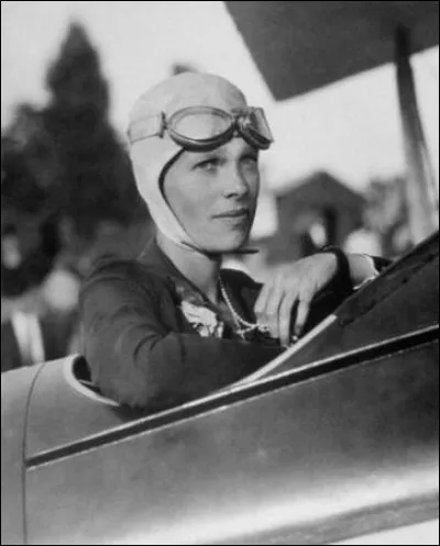 À partir de quel âge Amélia Earhart a-t-elle commencé à se passionner pour l'aviation ?