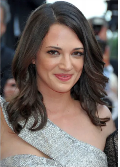 Qui est cette Asia, réalisatrice, scénariste, actrice, chanteuse et DJ italienne ?