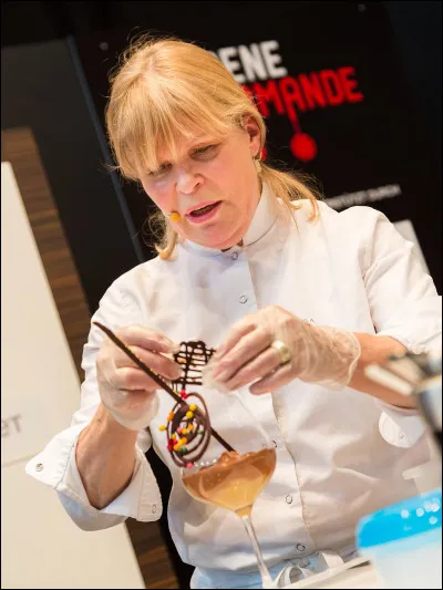 Qui est cette Ghislaine, chef-cuisinière française, spécialiste des cuisines flamande et française, deux étoiles au guide Michelin ?