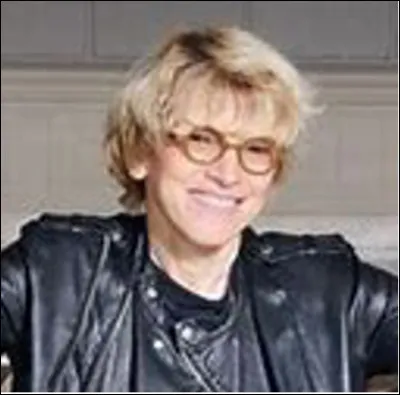 Qui est cette Angie, architecte, designeuse, peintre, lithographe et photographe française ?