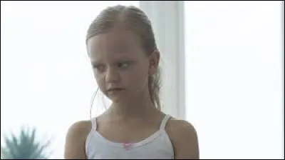 Quel est le prénom de la fille de Renata qui a été agressée ?