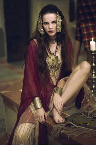 Qui est cette magicienne qui joua un rôle dans l'Odyssée, ainsi que dans les légendes des Argonautes ?