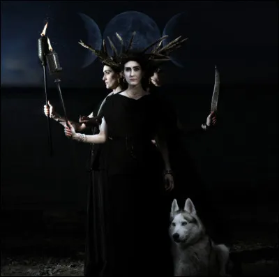 Qui est cette déesse nécromancienne respectée et redoutée ?