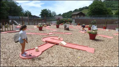 Quel nom donne-t-on au mini-golf au Québec ?