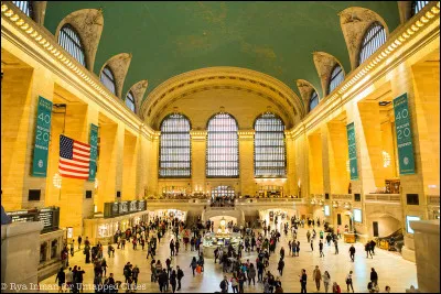 Visitons un peu quelques endroits célèbres dans le coin, par exemple, cette gare. Comment s'appelle-t-elle ?