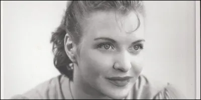 Sous quel nom Jacqueline Enté est-elle connue ?