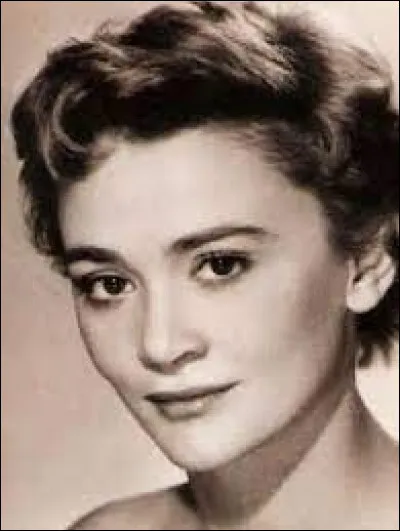 Sous quel nom Gabrielle Girard est-elle connue ?