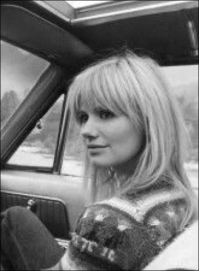 Sous quel nom Sylvette Hérry est-elle connue ?