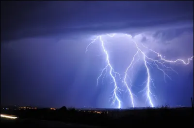 Sous quel nom connait-on mieux l'orage cévenol ?