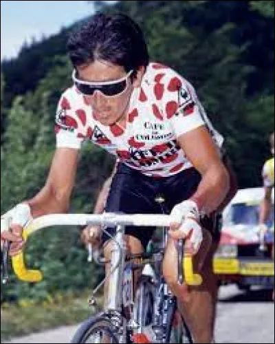 Il a été le premier Colombien à s'illustrer sur le Tour de France avec ses deux victoires au classement de la montagne, en 1985 et 1987 :