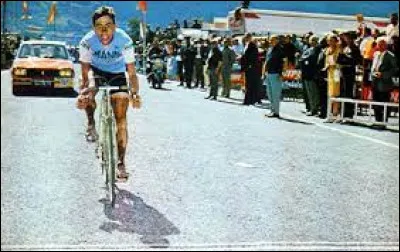 Cette ville des Alpes, située après le passage d'Izoard ou du Galibier, a accueilli 22 arrivées d'étape depuis 1947 et a vu la victoire de Coppi, Bobet, Bahamontes, Merckx (en image l'arrivée de Van Springel en 1969) :