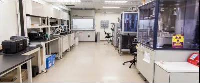 Parmi les choix proposés, quelle unité dispose de ce laboratoire qui leur permet d'effectuer des analyses comme récupérer des empreintes digitales ?