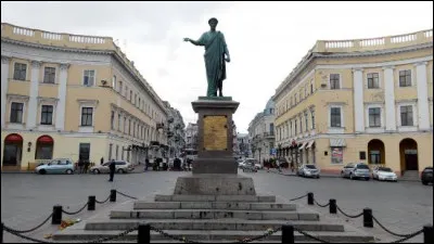 Ville : De qui peut-on trouver la statue dans la ville d'Odessa ?