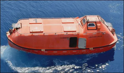 Enfin, si le navire venait &agrave; couler, il dispose de six canots comme celui de l'illustration. Parmi ces choix, dans quel film un canot identique appara&icirc;t-il ?