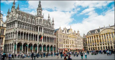 Personnalité : Quel artiste a chanté " Bruxelles je t'aime " ?