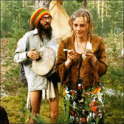 Quelle plante originaire d�Asie du Sud-Est est utilis&eacute;e pour fabriquer des parfums associ&eacute;s au mouvement hippie ?