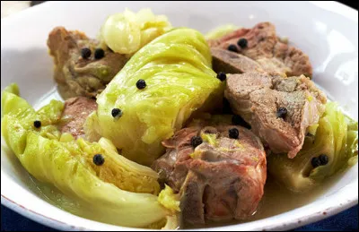 Gastronomie : Quelle viande compose le Fårikål, le plat typique norvégien ?