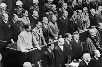 Histoire : Dans quelle ville allemande furent jugés les dignitaires nazis en 1945 ?