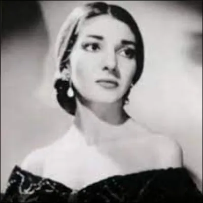 Personnalit&eacute; : Comment s'appelle cette cantatrice grecque ?