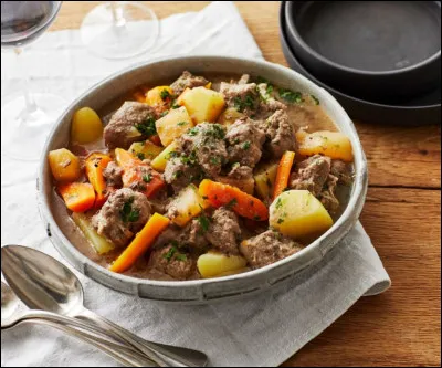 Gastronomie : Quelle viande retrouve-t-on dans le traditionnel Irish Stew ?