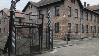 Monument : Quel est cet endroit que l'on peut voir à une heure de Varsovie ?