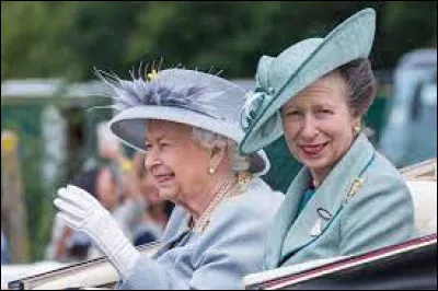 Quel est le prénom de l'unique fille de la reine Elisabeth II ?