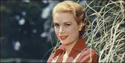 Grace Kelly est devenue la princesse de Monaco en 1956. Quel était son métier avant de devenir une princesse ?