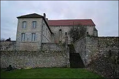 Nous sommes devant la grange de Montaon, à Dravegny. Village Axonais, il se situe dans l'ancienne région ...