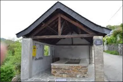 Je vous propose de rester en Occitanie et de partir à Saint-Jean-du-Castillonnais. Petit village de 22 habitants, dans le Couserans et dans l'arrondissement de Saint-Girons, il se situe dans le département ...