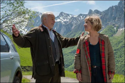 Quel est le prénom de celle qui exerce les fonctions de capitaine aux côtés d'Antoine Mongeville, dans la série policière bien connue ?