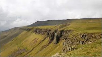 Géo : Quel massif montagneux est appelé "La Colonne vertébrale de l'Angleterre" ?