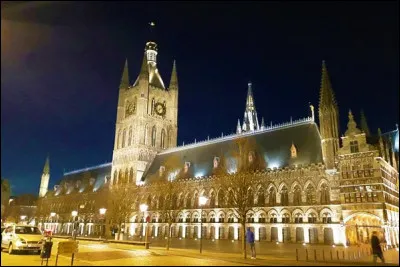 Dans quel pays se situe la ville d'Ypres ?
