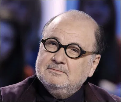 Qui est cet auteur, journaliste-documentariste, du roman autobiographique ''Villa Jasmin'' ?